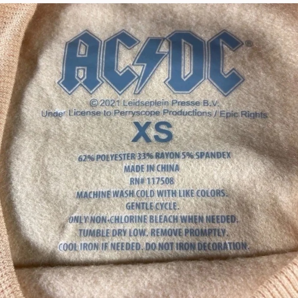 Ac/dc Womens long sleeve graphic lightweight sweatshirt yellow nwt size XS - Picture 4 of 4